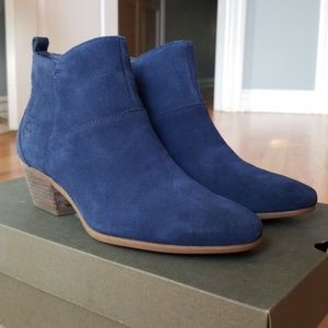 Timberland navy suede ankle booties